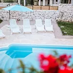 Vila Heritage House Vrime - Stone House With Heated Pool *