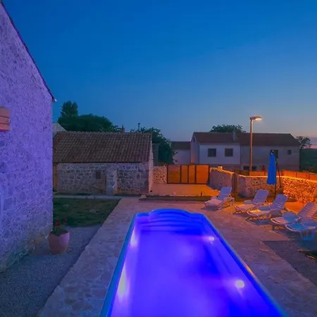 Heritage House Vrime - Stone House With Heated Pool * Velika Cista (Sibenik-Knin)