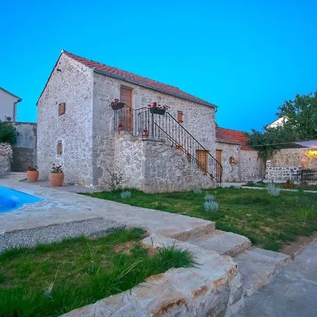 Heritage House Vrime - Stone House With Heated Pool Willa