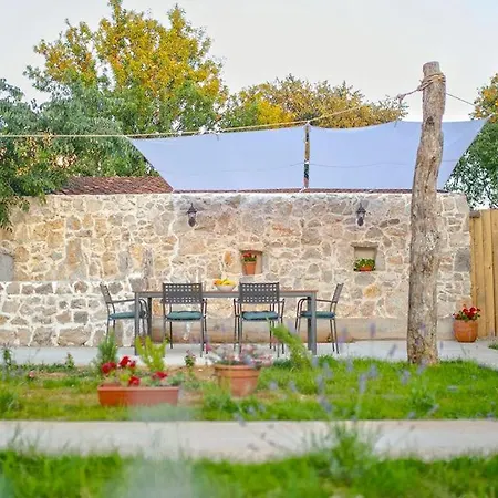 Heritage House Vrime - Stone House With Heated Pool * Velika Čista