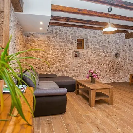 Willa Heritage House Vrime - Stone House With Heated Pool