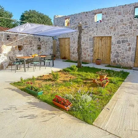 Villa Heritage House Vrime - Stone House With Heated Pool