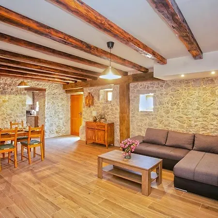 Villa Heritage House Vrime - Stone House With Heated Pool
