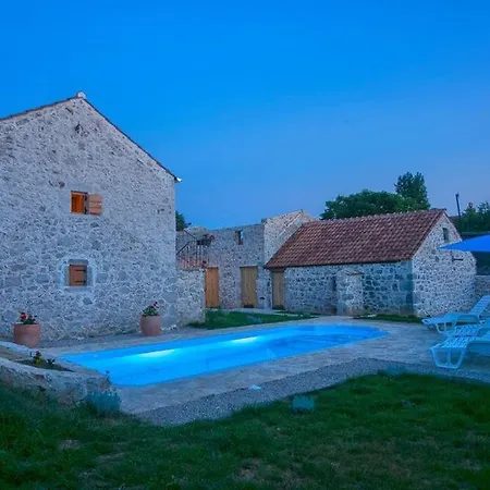 ヴィラ Heritage House Vrime - Stone House With Heated Pool *