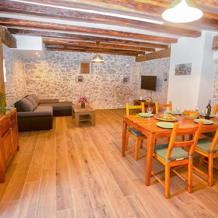 Heritage House Vrime - Stone House With Heated Pool * Velika Cista (Sibenik-Knin)
