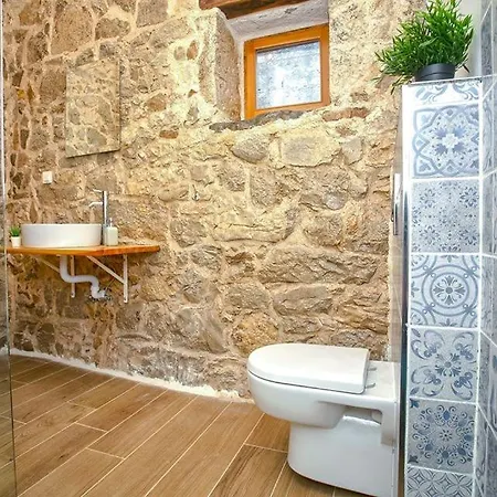 Heritage House Vrime - Stone House With Heated Pool