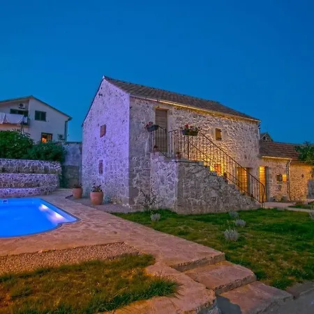Villa Heritage House Vrime - Stone House With Heated Pool *
