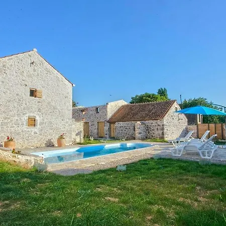 Heritage House Vrime - Stone House With Heated Pool