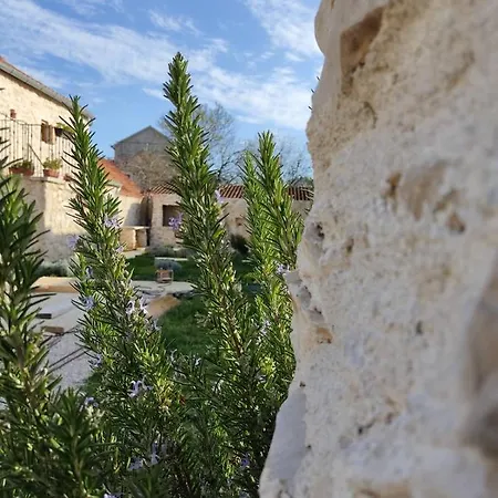 Heritage House Vrime - Stone House With Heated Pool