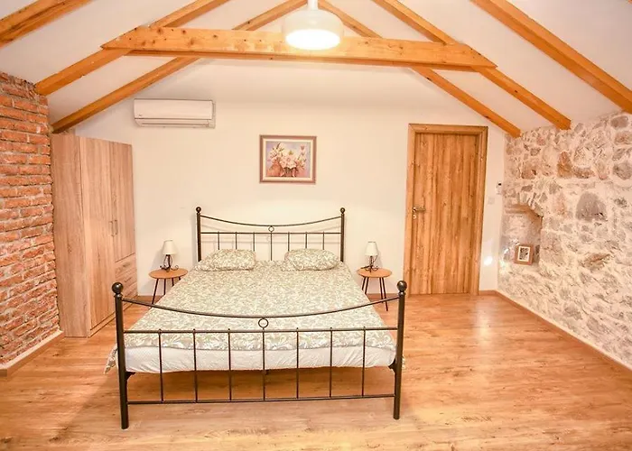 Villa Heritage House Vrime - Stone House With Heated Pool