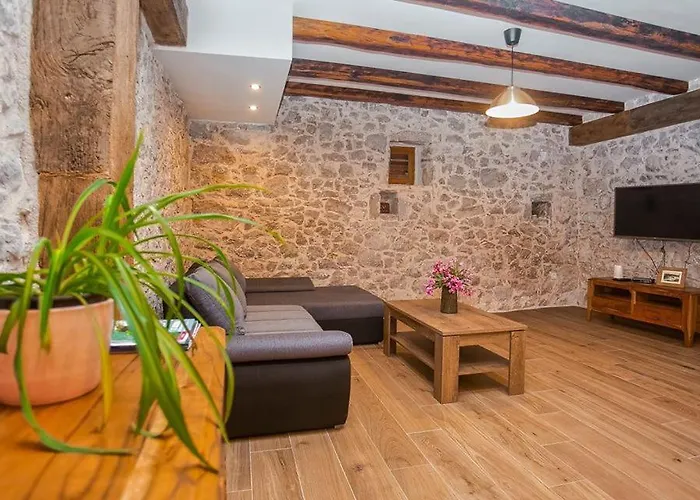 Villa Heritage House Vrime - Stone House With Heated Pool