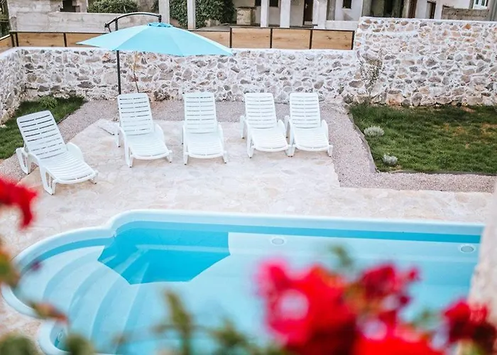 Villa Heritage House Vrime - Stone House With Heated Pool *