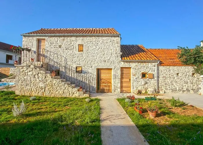 Villa Heritage House Vrime - Stone House With Heated Pool