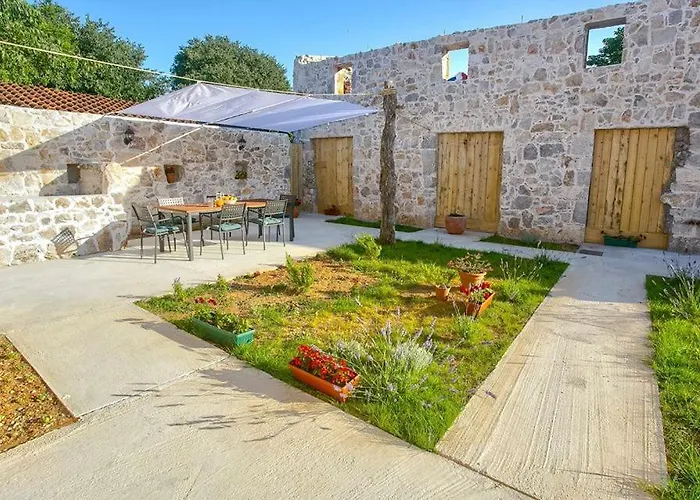 Villa Heritage House Vrime - Stone House With Heated Pool