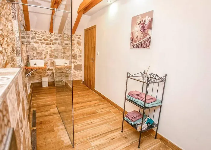 Heritage House Vrime - Stone House With Heated Pool