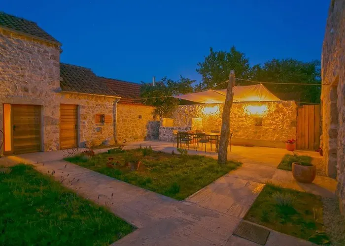 Heritage House Vrime - Stone House With Heated Pool * Velika Cista (Sibenik-Knin)