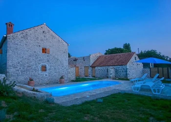Villa Heritage House Vrime - Stone House With Heated Pool *