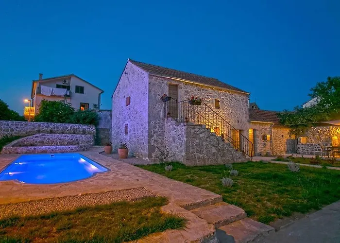 Villa Heritage House Vrime - Stone House With Heated Pool *