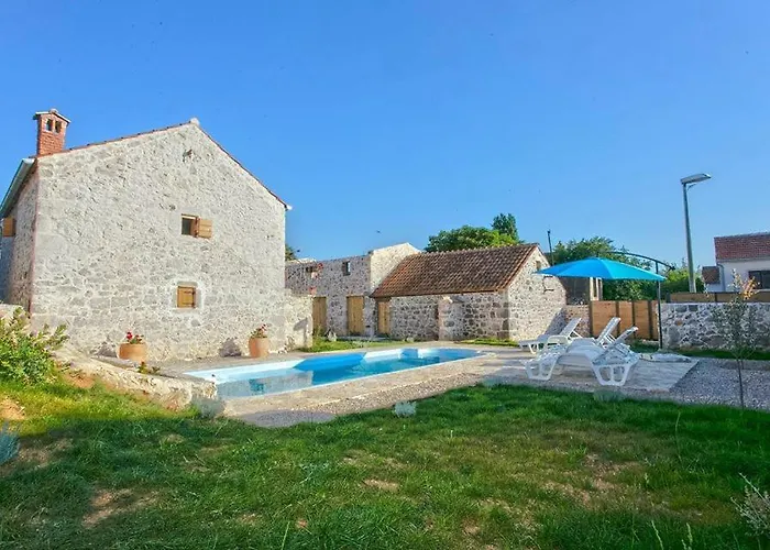 Heritage House Vrime - Stone House With Heated Pool