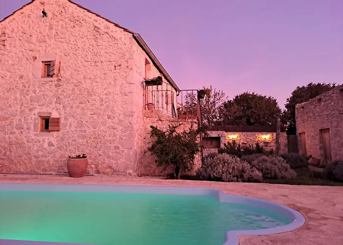 Villa Heritage House Vrime - Stone House With Heated Pool